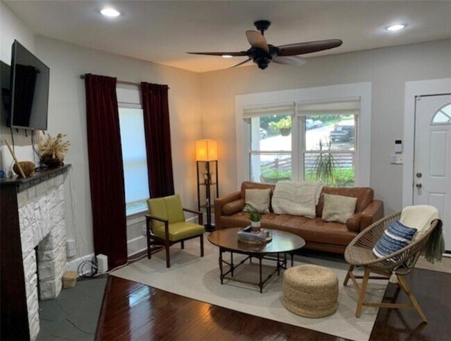 Foto del edificio - 5 Lakeview Dr SE