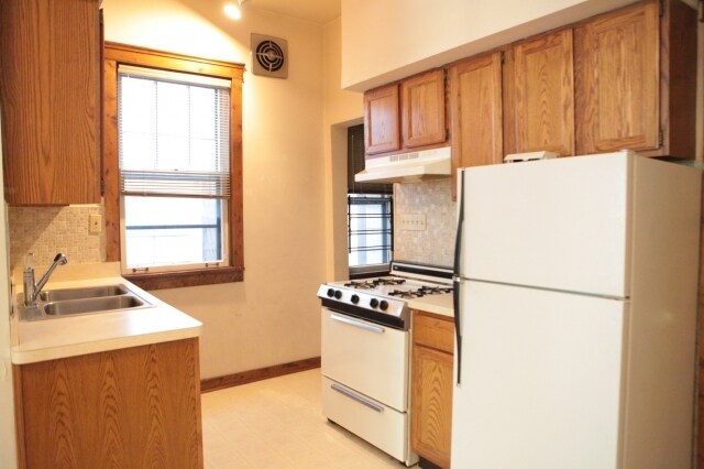 Foto del edificio - 3306 N Southport Ave