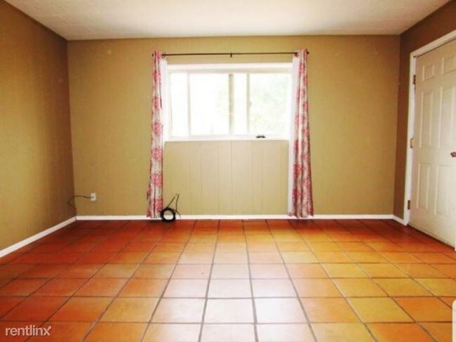 Building Photo - 3 br, 1.5 bath House - 1305 Camina Entrada