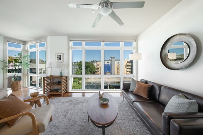 Building Photo - Matae Condominiums - Lower Queen Anne/Bell...