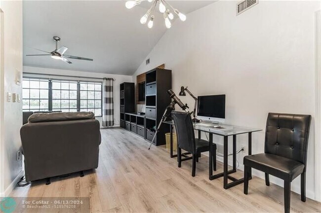 Foto del edificio - 102 Muirfield Cir