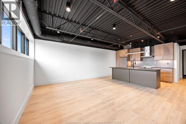 Photo du bâtiment - 3850 Dougall Ave