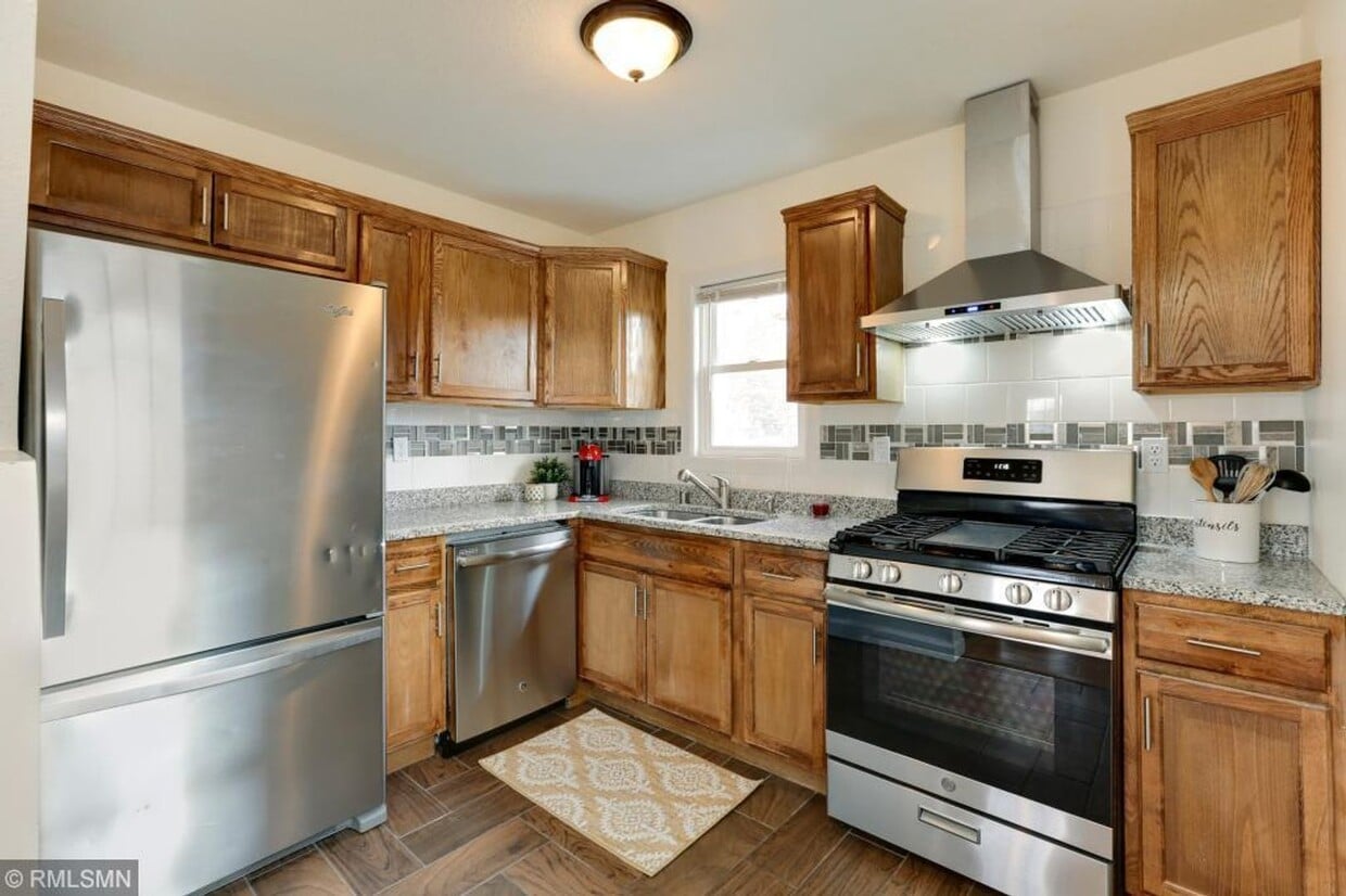 Primary Photo - Perfect 4 bedroom count Home in Columbia H...