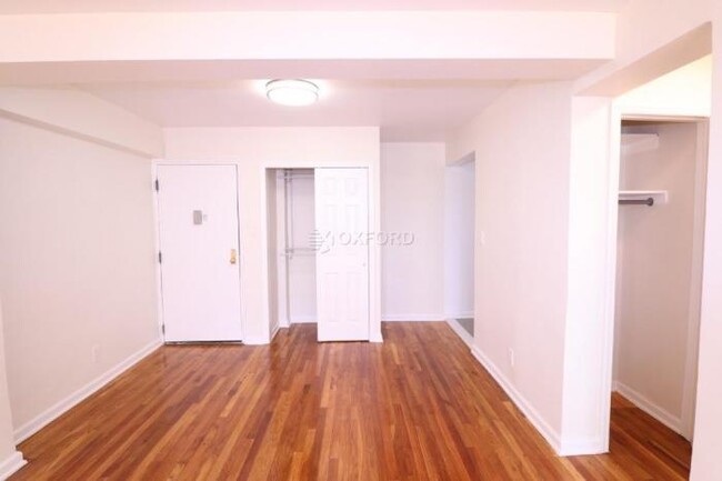 Building Photo - 1 bedroom in ELMHURST NY 11373