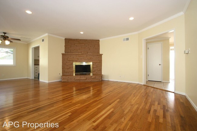 Building Photo - 9451 Oma Pl