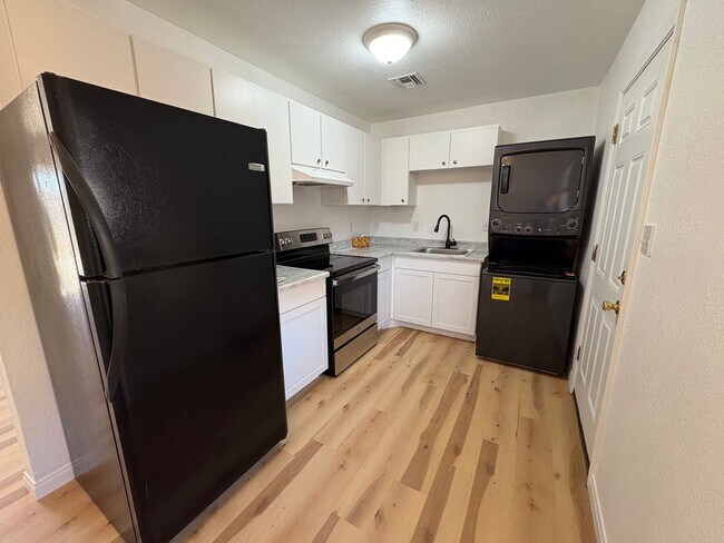 Foto del edificio - 5230 E Owens Ave