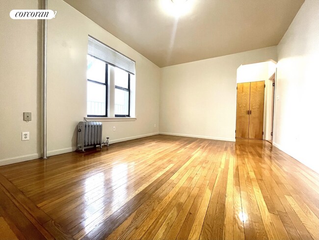 Foto del edificio - 8405 Bay Pkwy