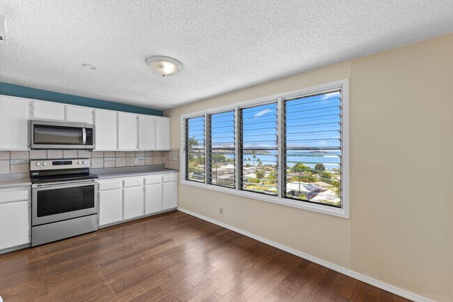 Building Photo - Pet Friendly Kaneohe House with Breathtaki...