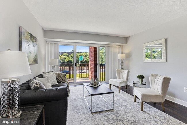 Building Photo - 1300 Army Navy Dr