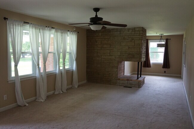Building Photo - 1701 Olive St