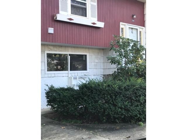 Foto principal - 364 Furrows Rd