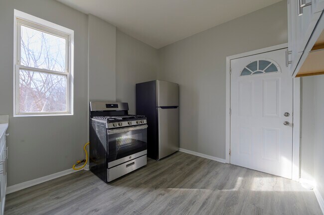 Building Photo - 6550 S Drexel Ave