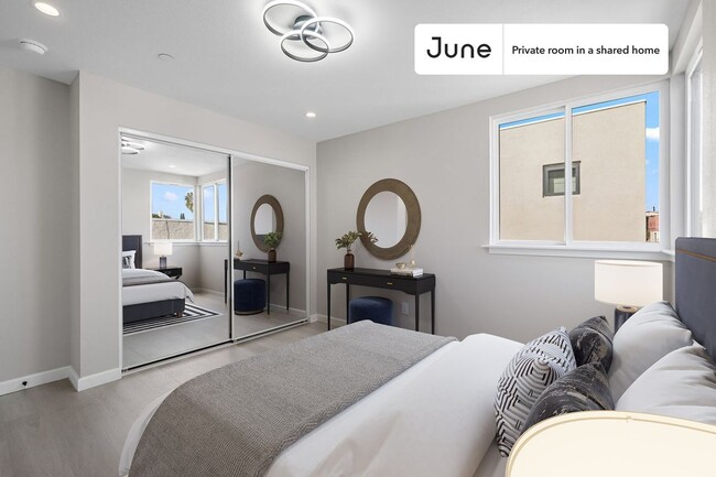 Building Photo - Private bedroom in 5 bed/5 bath Home