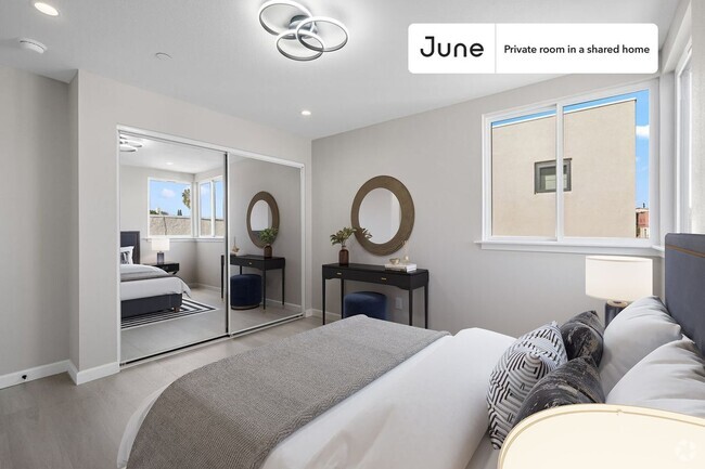 Building Photo - Private bedroom in 5 bed/5 bath Home
