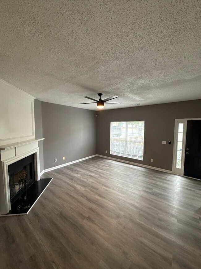 Building Photo - Cozy & Spacious 3BR 2 Bath Home in Lithonia!