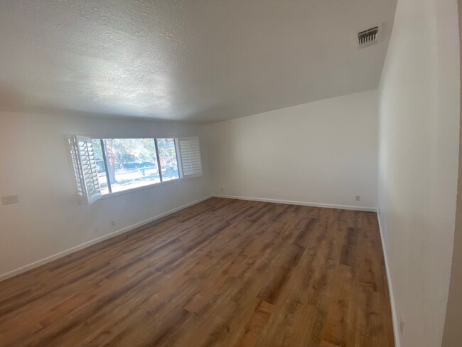 Building Photo - **751 Higgins Rd #27 Barstow** 2 bedroom 2...