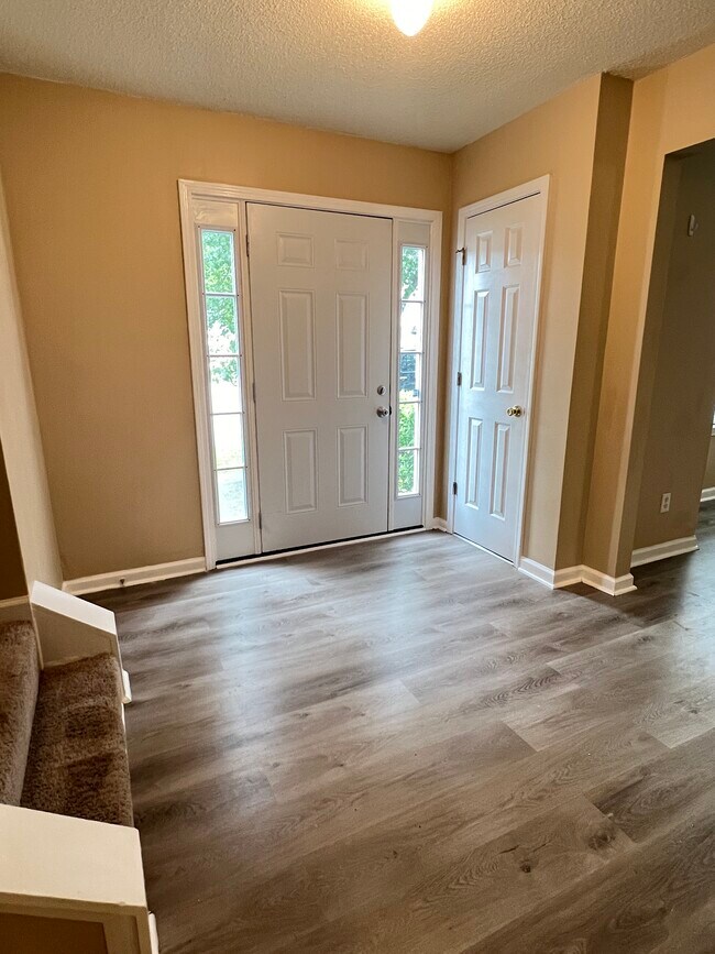 Building Photo - 2540 Lancewood Ln