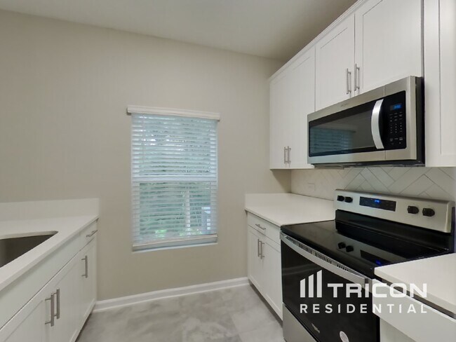 Foto del edificio - 2035 Dutton Island Oaks Wy