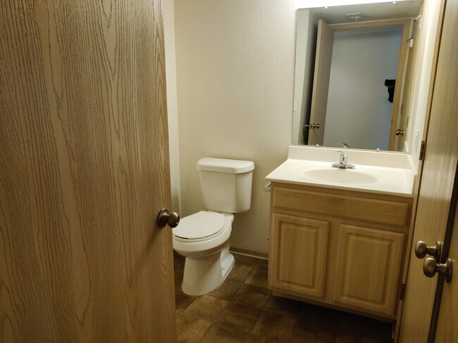 Baño auxiliar-lavandería en planta baja - 203 W Nicholas Dr