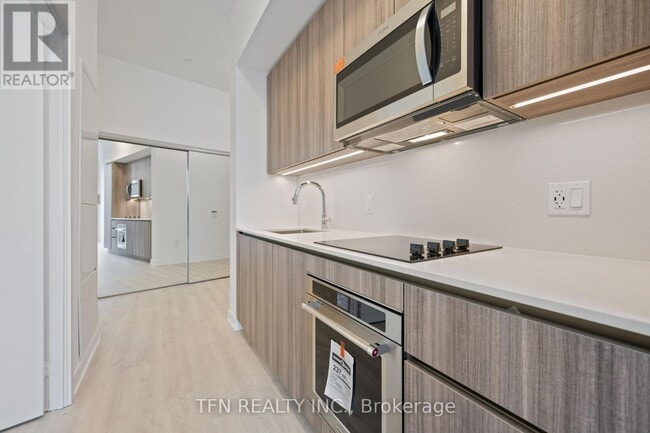 Building Photo - 15 Richardson St