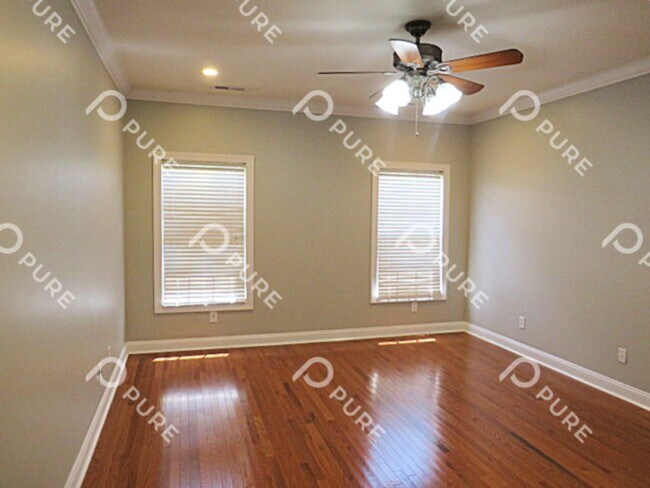 Building Photo - 25756 Iron Gate Dr!