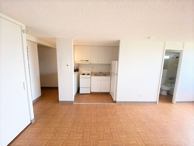 Building Photo - Studio unit at Century Park Plaza