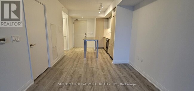 Photo du bâtiment - 10 Gibbs Rd