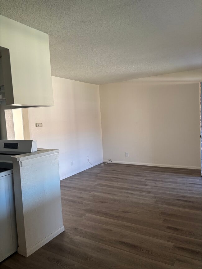 Foto del edificio - 190 Las Flores