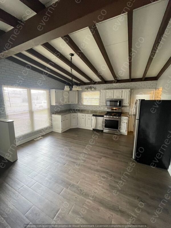 Building Photo - 1695 Beverly Dr