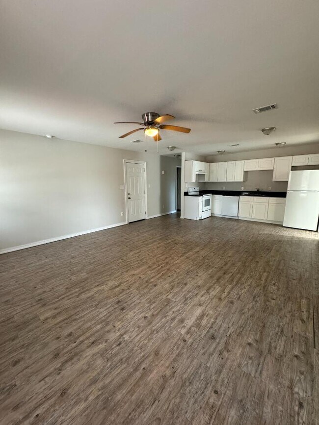 Foto del edificio - 735 N Nicholson Ave