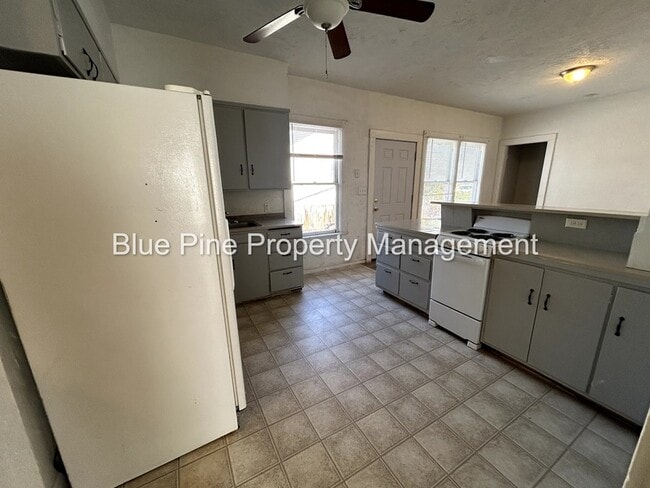 Building Photo - 915 N Hayes Ave