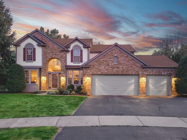 Building Photo - 1044 Oakhill Dr