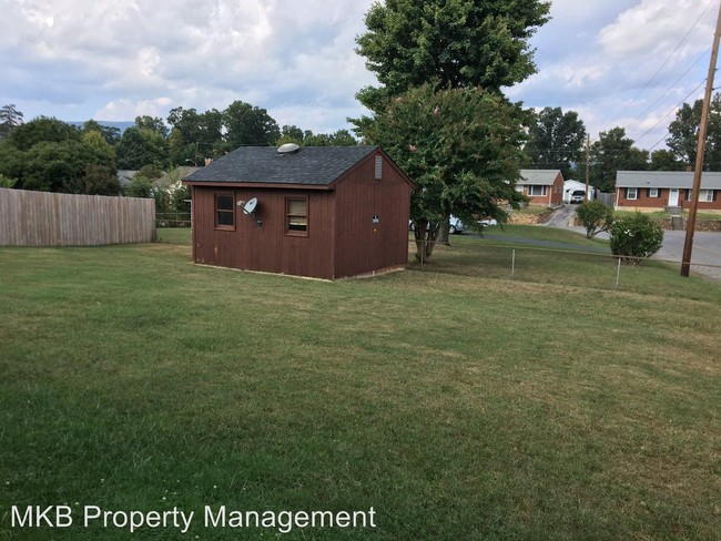 Building Photo - 3 br, 1 bath House - 1753 Victoria Street