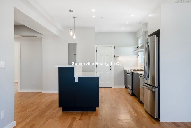 Foto del edificio - 3 BED 2 BATH IN ALLSTON AVAILABLE JAN 1st!!