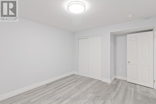 Building Photo - 17 Raithby Cres