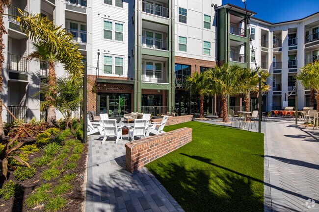 Asientos al aire libre - 8733 Rooks Park Cir Tampa, FL, 33619 - Camden Brandon
