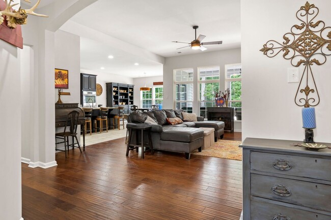 Foto del edificio - 2704 Brownstone Cir