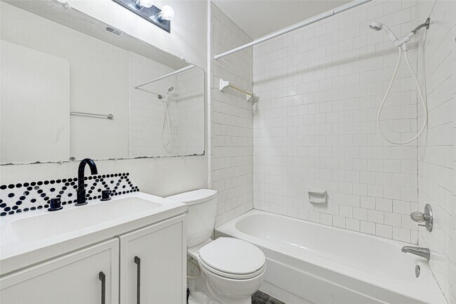 Foto del edificio - 22130 Jay Dr