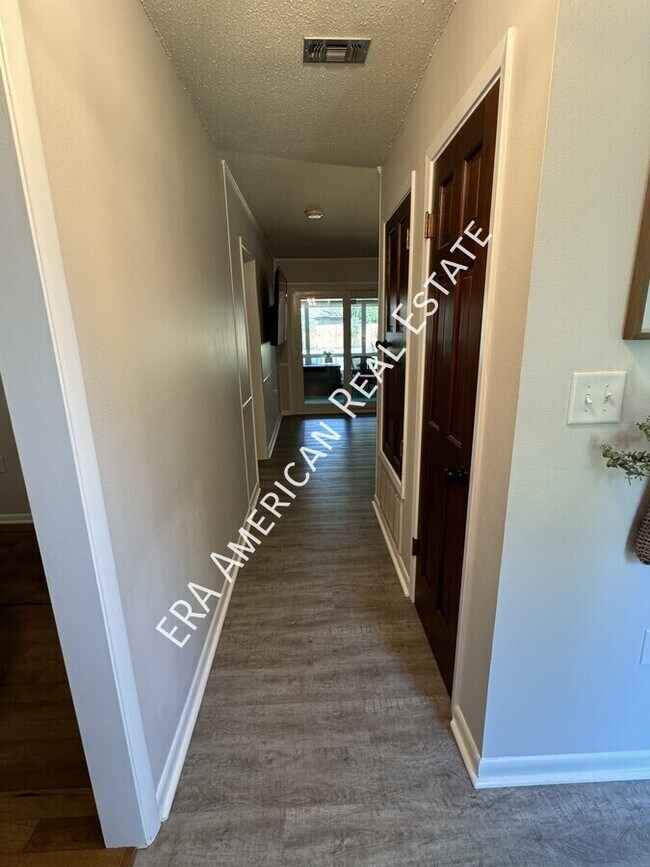 Foto del edificio - 6 Poquito Rd