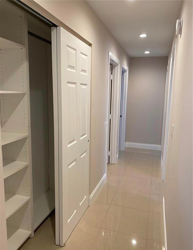 Foto del edificio - 22592 Lombard Ave
