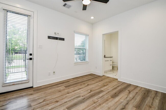 Foto del edificio - 2404 Hadley St