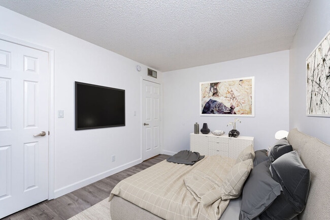 Building Photo - The Sandpiper Apartments
