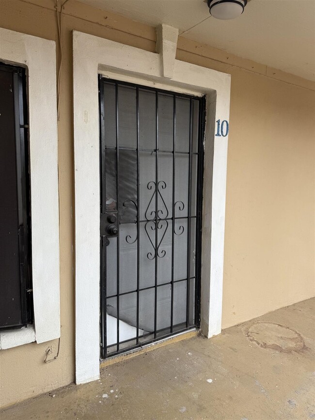 Foto del edificio - 3315 San Agustin Ave