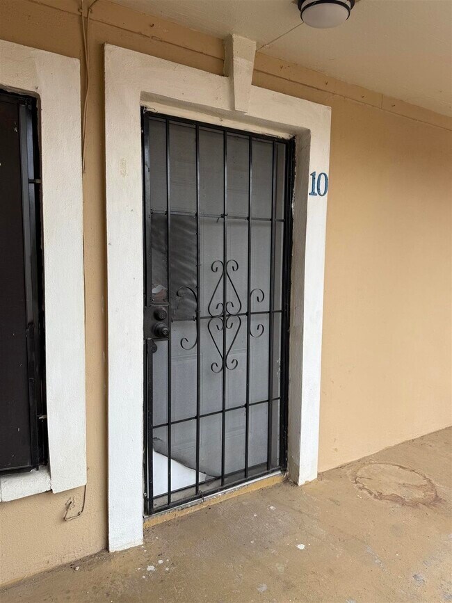 Building Photo - 3315 San Agustin Ave