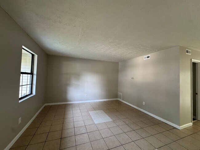 Foto del edificio - 2704 Greystone Pl