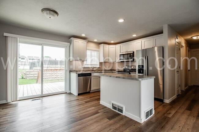 Building Photo - Beautifully Remodeled 3 Bedroom / 1.5 Bath Home | Millard