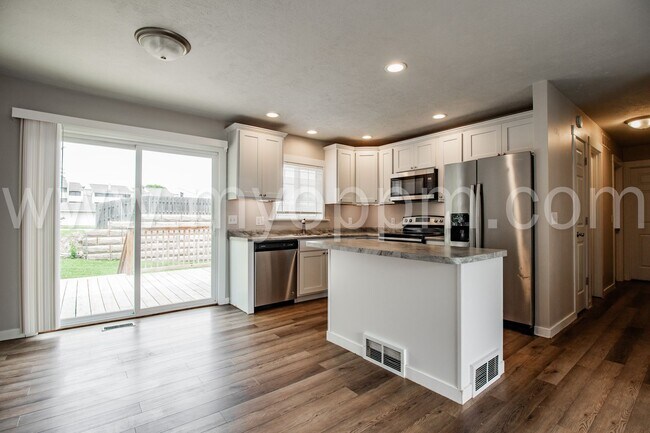 Foto del edificio - Beautifully Remodeled 3 Bedroom / 1.5 Bath Home | Millard