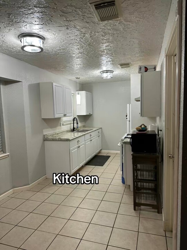 Building Photo - 546 Glenvale Dr