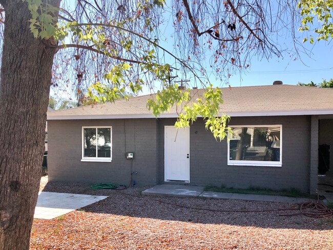 Building Photo - 2840 N 32nd Pl
