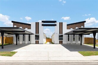 Building Photo - 402 N Alexandrite Ave